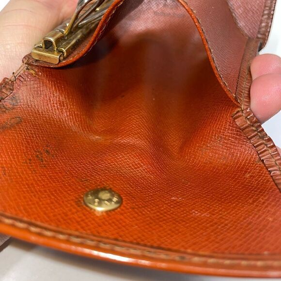 Authentic Louis Vuitton Epi Leather 6 Key Wallet - Picture 7 of 12